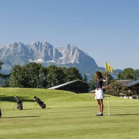 Pleasant Group In A Central Location Between Kitzbuhel And Mittersill. Semesterbostad Thurn