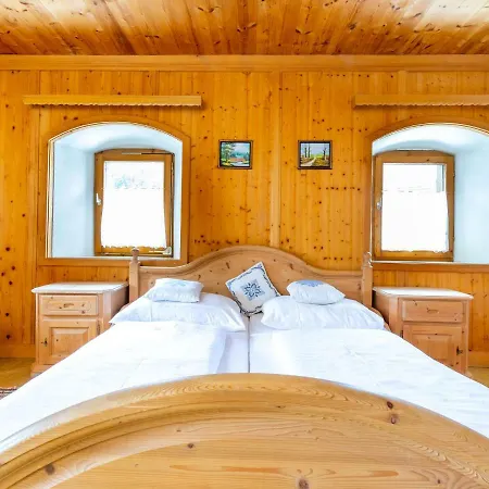 Pleasant Group In A Central Location Between Kitzbuhel And Mittersill. Vakantiehuis