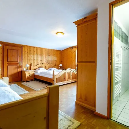 Pleasant Group In A Central Location Between Kitzbuhel And Mittersill. Vakantiehuis *